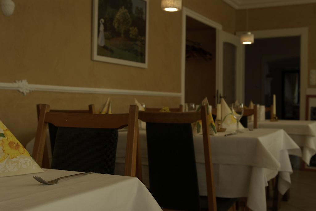 Hotel Regina Zirndorf Bagian luar foto