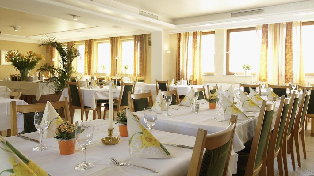 Hotel Regina Zirndorf Bagian luar foto