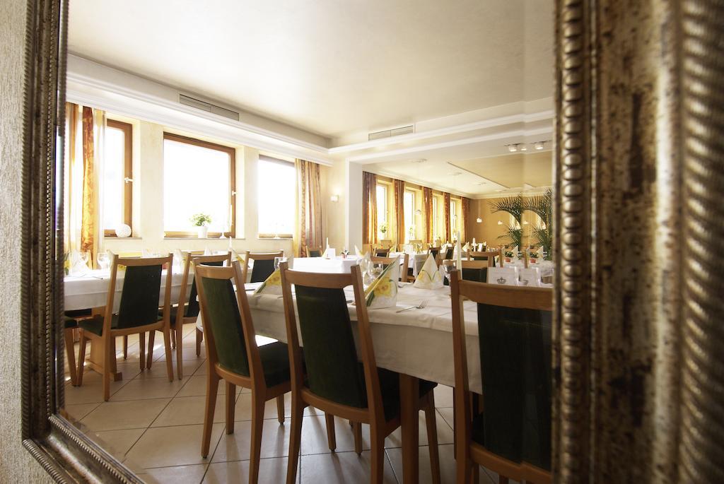 Hotel Regina Zirndorf Bagian luar foto