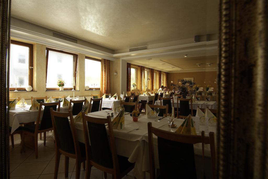 Hotel Regina Zirndorf Bagian luar foto
