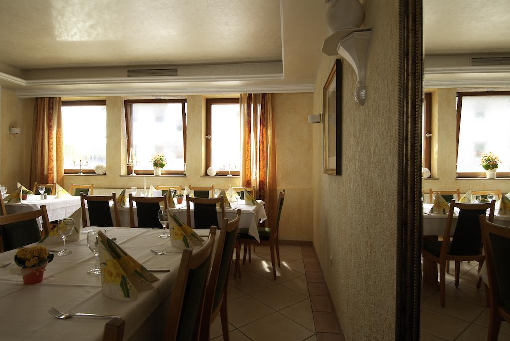Hotel Regina Zirndorf Bagian luar foto