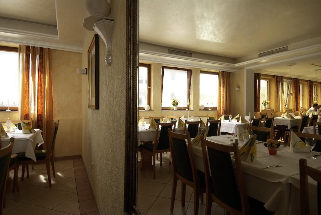 Hotel Regina Zirndorf Bagian luar foto